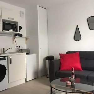 Grand Studio Meublé Pour 1 Ou 2 Personnes Appartement